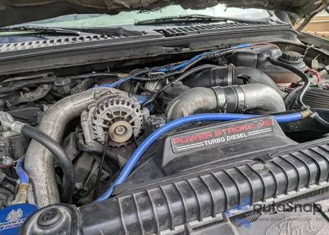 2004 Ford Excursion from USA, damaged, VIN 1FMSU43P44EA56041